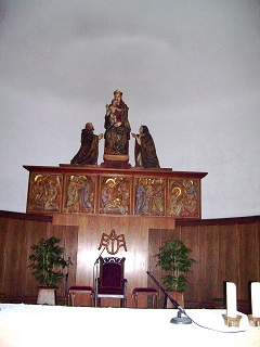 Foto vom Altarraum in St. Quirinus in Rosenheim
