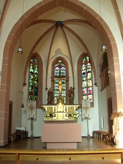 Foto vom Altar in St. Georg in Rüsselsheim