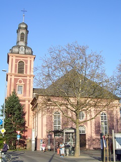 Foto der Stadtkirche in Rüsselsheim