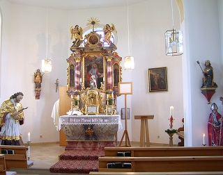 Foto vom Altarraum in St. Markus in Rapperzell