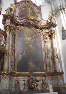 Foto vom ersten Seitenaltar links in der Heilig-Geist-Kirche in Schongau