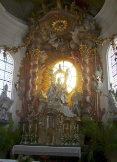 Foto vom Altar in St. Peter in Sandizell