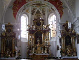 Foto vom Altarraum in St. Ägidius und St. Dionysius in Schwarzenfeld
