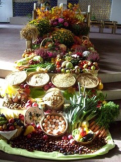 Foto vom Erntedankaltar 2012 in der Herz-Jesu-Kirche in Selb