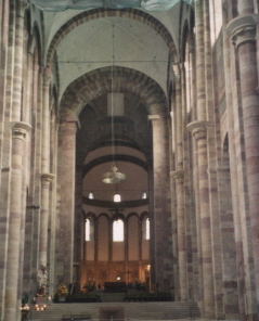 Foto vom Altarraum im Kaiserdom in Speyer