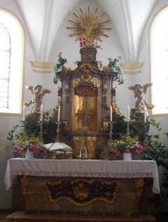 Foto vom Altar in St. Johann Baptist in Hadorf