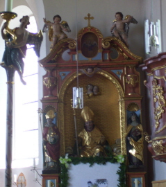 Foto vom rechten Seitenaltar in St. Ulrich in Wangen