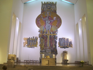 Foto vom Altarraum im Dom St. Eberhard in Stuttgart