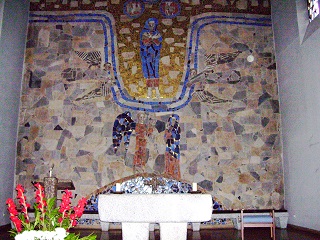 Foto vom Altarraum in Mariä Himmelfahrt in Stuttgart-Degerloch