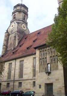 Foto der Stiftskirche in Stuttgart (Seitenansicht)