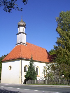 Foto der St. Quirinskapelle in St. Quirin am Tegernsee