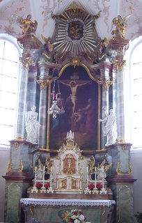 Foto vom Altar in der Heilig-Kreuz-Kirche in Burg