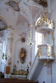 Foto der Kanzel in der Heilig-Kreuz-Kirche in Burg