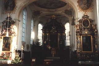 Foto vom Altarraum in Maria Himmelfahrt in Thannhausen