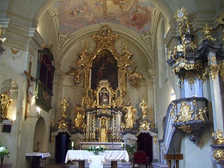 Foto vom Altarraum der Kreuzkirche in Reichenberg