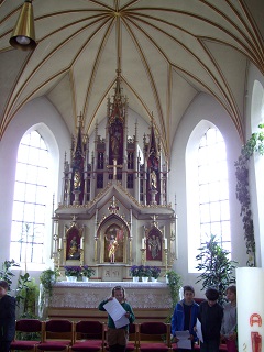 Foto vom Altar in St. Peter und Paul in Neufarn