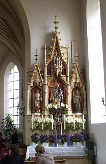 Foto vom Marienaltar in St. Peter und Paul in Neufarn