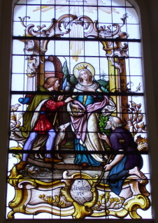Foto vom St.-Elisabeth-Fenster in Mariä Verkündigung in Günching