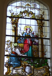 Foto vom St.-Walburga-Fenster in Mariä Verkündigung in Günching