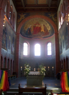 Foto vom Altarraum in St. Josef in Verden