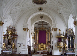 Foto vom Altarraum in Mariä Himmelfahrt in Weilheim