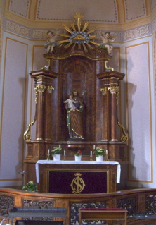 Foto vom rechten Seitenaltar in St. Laurentius in Weinheim
