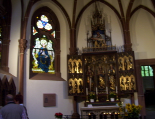 Foto vom linken Seitenaltar in St. Peter in Heppenheim