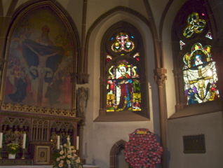 Foto vom rechten Seitenaltar in St. Peter in Heppenheim
