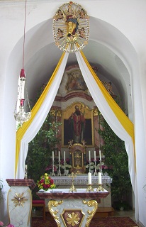 Foto vom Altar in St. Clemens in Biburg