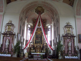 Foto vom Altarraum in St. Georg in Ellingen