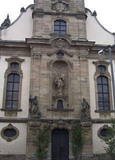 Foto vom Eingangsportal vonn St. Georg in Ellingen