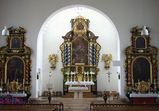 Foto vom Altarraum in St. Nikolaus in Pleinfeld