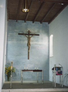 Foto vom Altarraum der Christuskirche in Wemding