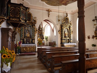Foto vom Altarraum der Spitalkirche in Wemding
