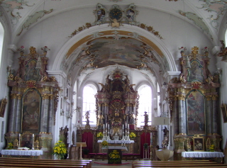 Foto vom Altarraum in Mariä Heimsuchung in Gottmannshofen