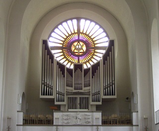Foto der Orgel in St. Laurentius in Würzburg-Heidingsfeld
