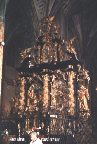 Der Doppelaltar in der Wolfgangskirche in St. Wolfgang am Wolfgangsee