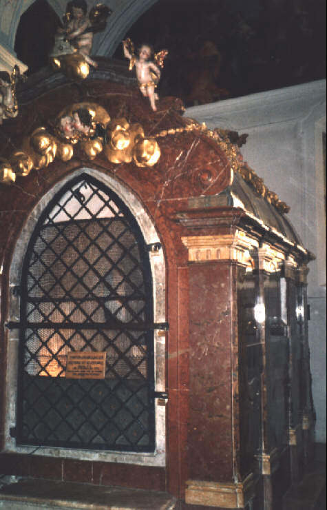 Die Wolfgangsklause in der Wolfgangskirche in St. Wolfgang