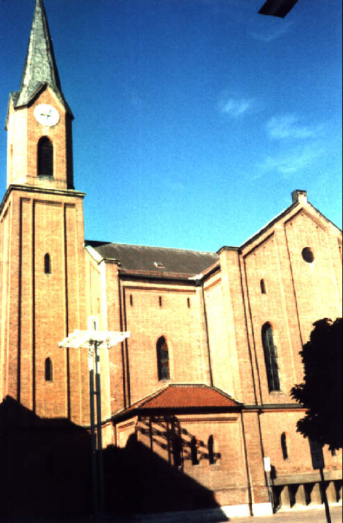 Foto der Petruskirche in Neu-Ulm