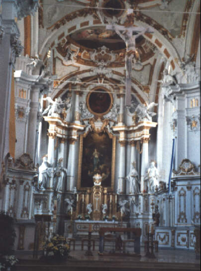 Foto vom Chorraum in St. Peter und Paul