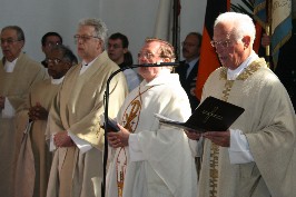 Foto von Pfarrer Zettler mit seinen Konzelebranten