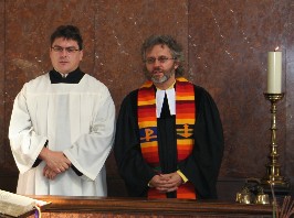Foto von Pfarrer Maiwald beim Jubil&auml;umsgottesdienst