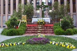 Foto vom Altar im Grundschulpark