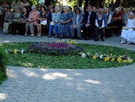 Foto vom Blumenteppich im Grundschulpark