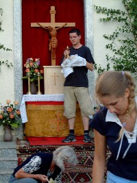 Foto vom Herrichten des Altars