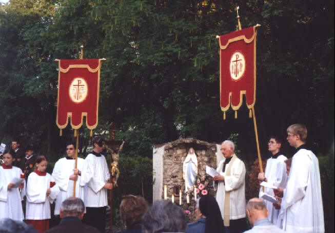 Foto von der Maiandacht an der Grotte