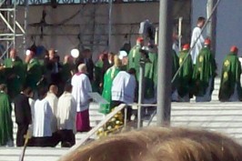 Foto vom Einzug zum Gottesdienst