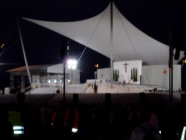 Foto vom Papstaltar auf dem Messegel&auml;nde