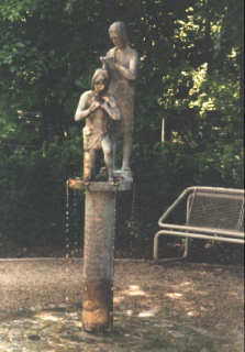 Foto vom Brunnen im Johannesheim in Meitingen