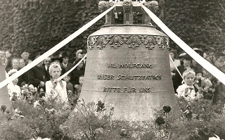 Foto der St.-Wolfgangs-Glocke bei der Glockenweihe 1950